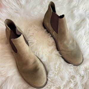 Size 13 UUG Australia Camino Chelsea Suede Boots